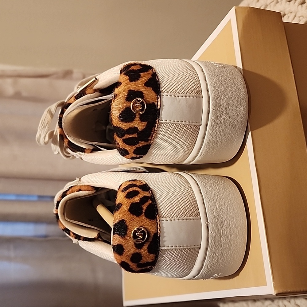 NWT Michael Kors Womens Sneakers - Picture 4 of 9